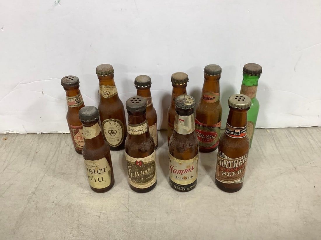 Vintage beer bottle salt/pepper shakers(Tallest - 4.5in): Vintage beer bottle salt/pepper shakers(Tallest - 4.5in)