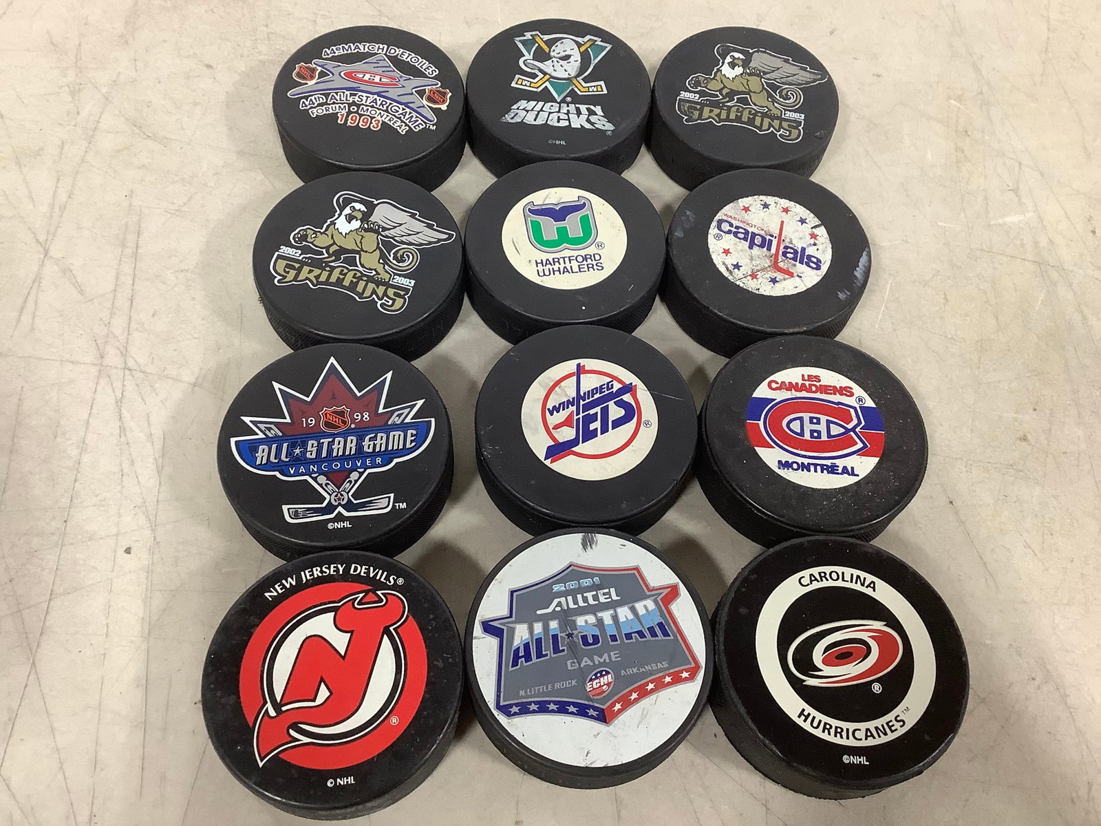 NHL hockey pucks: NHL hockey pucks