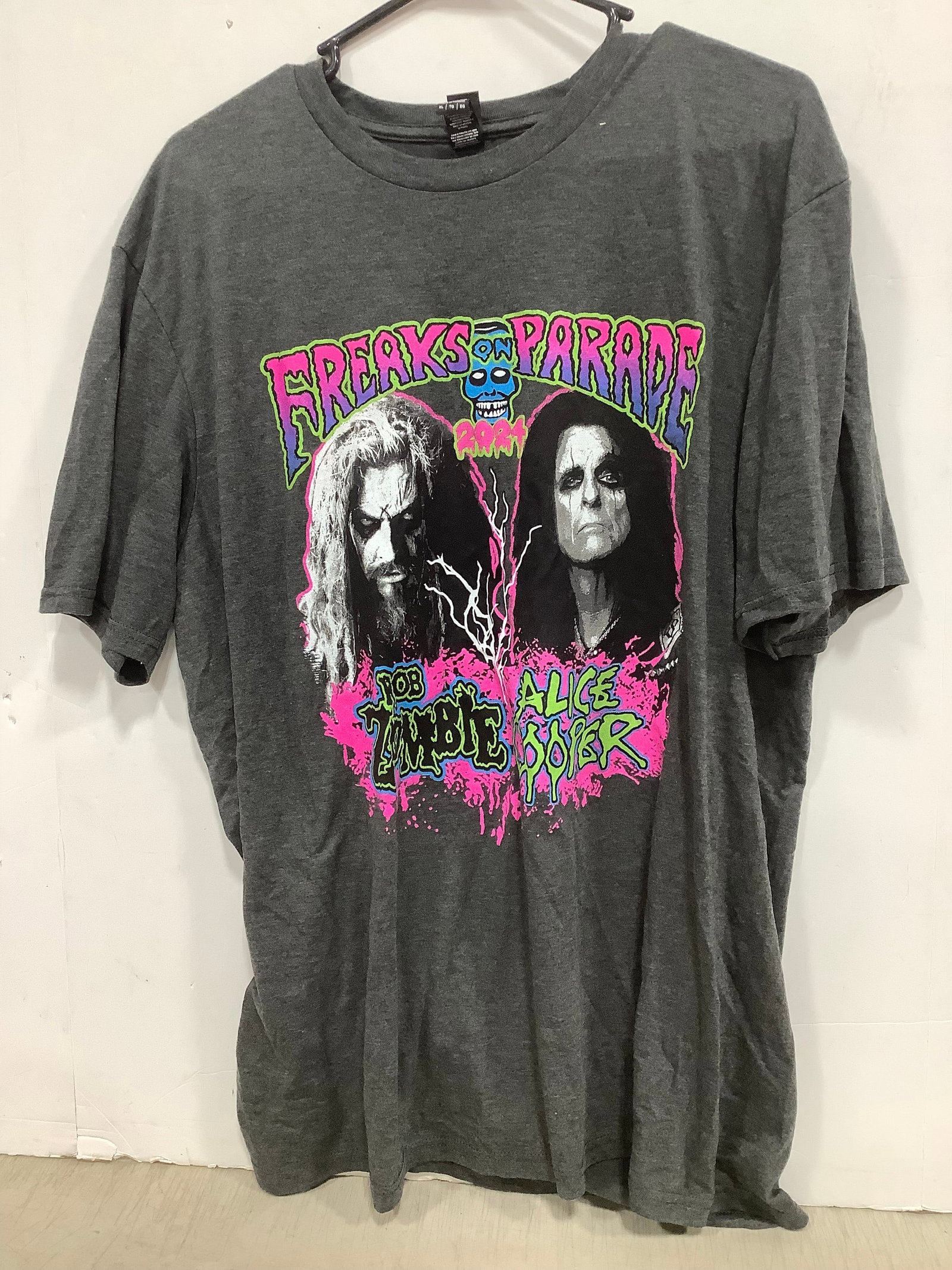 Freaks on Parade tshirt(XL): Freaks on Parade tshirt(XL)