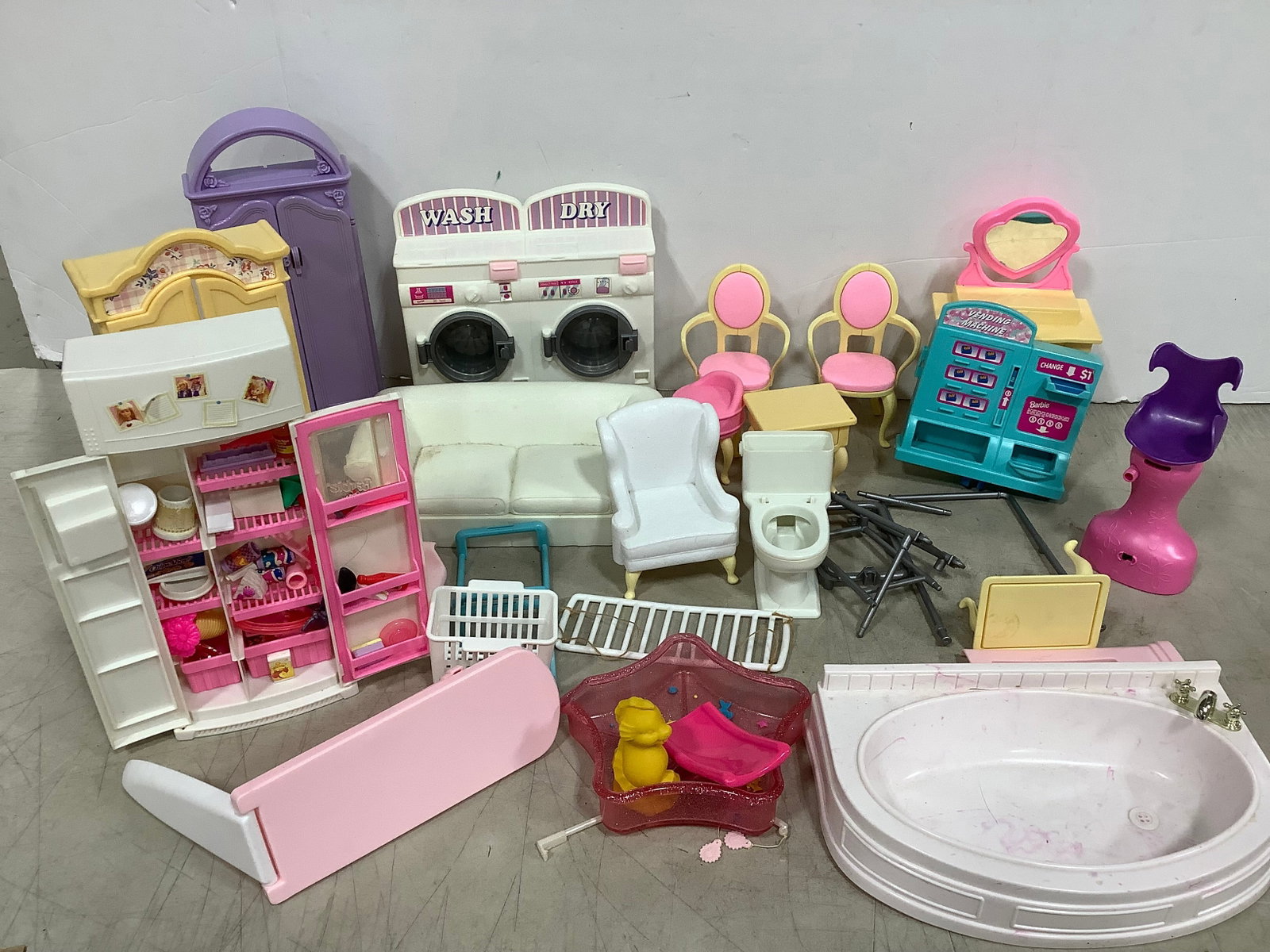 Vintage Dollhouse Furniture: Vintage Dollhouse Furniture