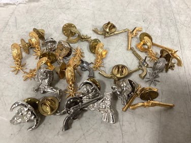 Vintage western style pins(cattle skull, spurs, revolver)