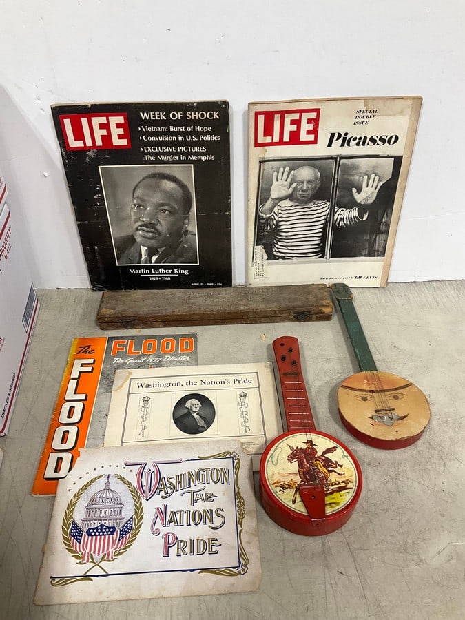 Vintage tin musical toys, vintage magazines, and more: Vintage tin musical toys, vintage magazines, and more