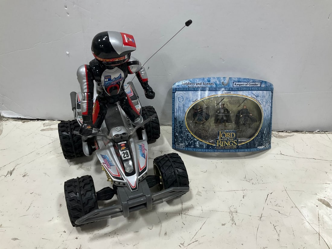 Lord of the Rings Rangers of Gondor figures(new in box) and racing toy car (1 of 1)