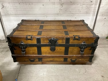 Vintage chest(36in.x21in.x16.5in.)