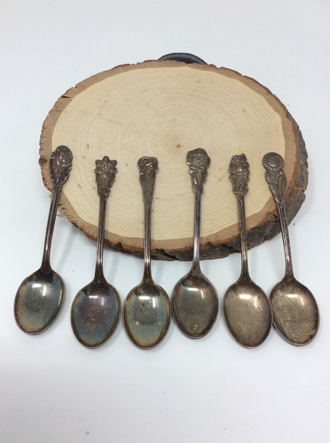 Lot of collectible spoons: Lot of collectible spoons