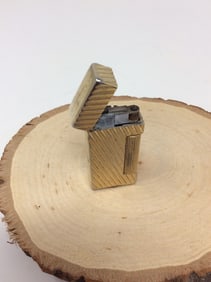 Dunltill ralla lighter(gold tone )