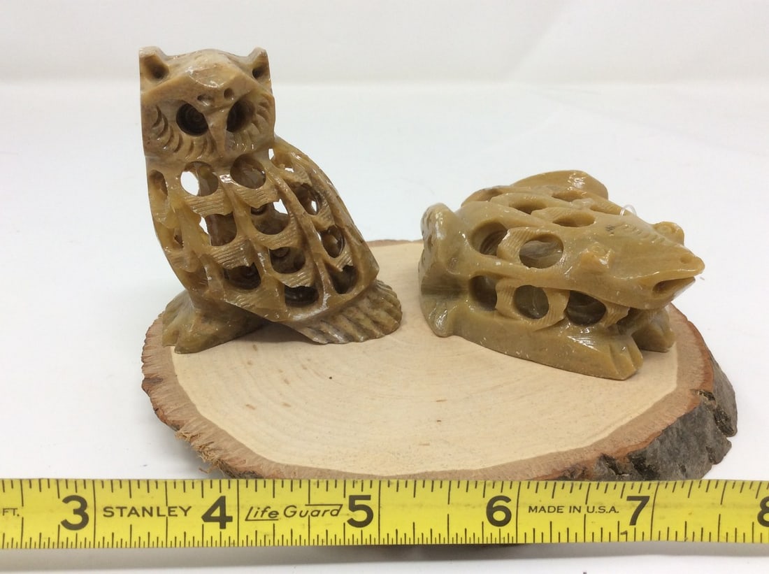 Soapstone frog(1.5in.tall) and owl(3in.tall): Soapstone frog(1.5in.tall) and owl(3in.tall)
