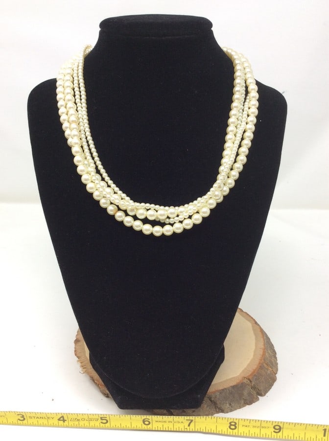Vintage pearl costume necklace: Vintage pearl costume necklace