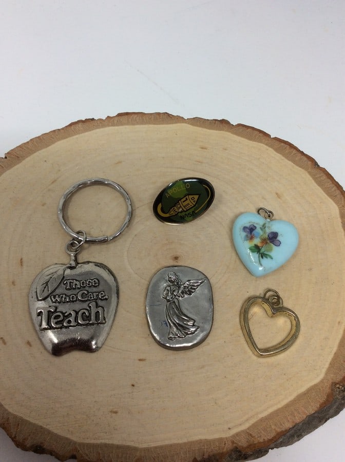 Lot of pendants and keychain costume: Lot of pendants and keychain costume