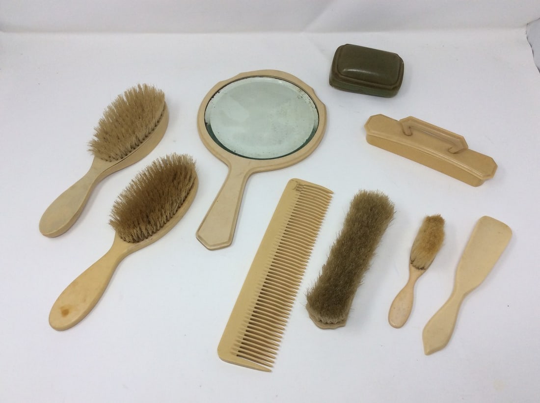 Lot of vintage Bakelite celluloid vanity items (1 of 1)