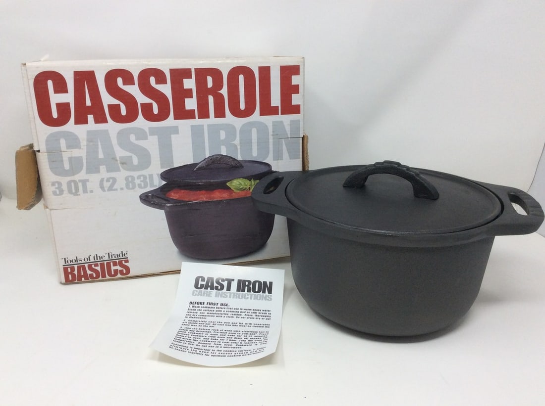 Cast iron 3qt.casserole pot(new in box): Cast iron 3qt.casserole pot(new in box)