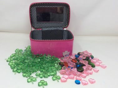 Small case of Shamrock and hearts plastic decor