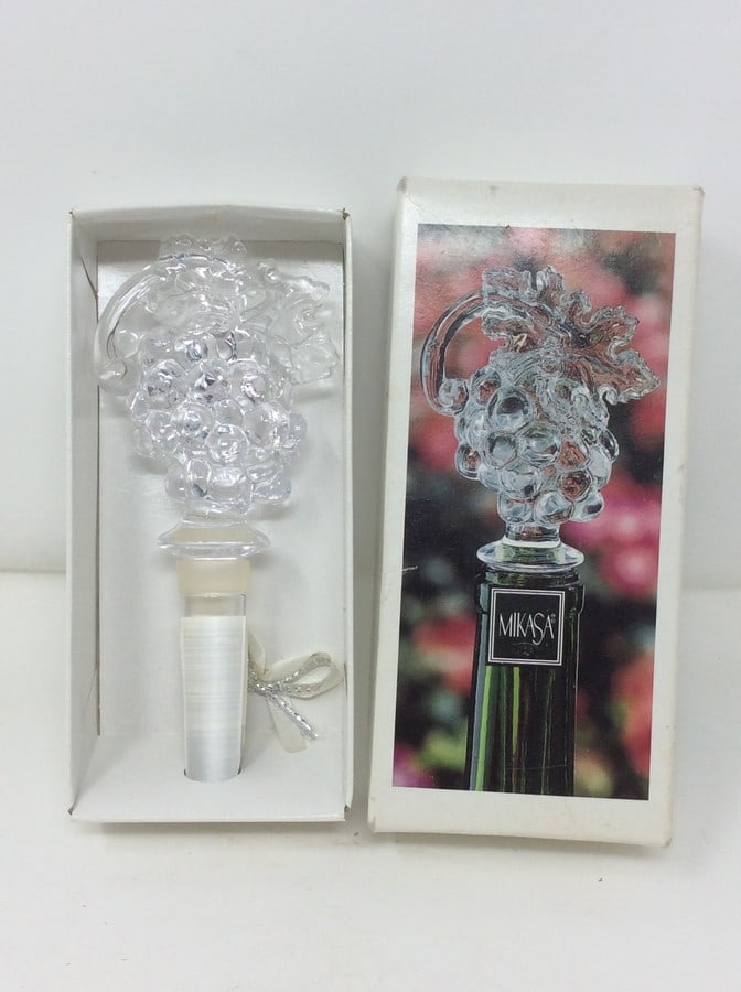 Mikasa grapes bottle stopper (1 of 1)
