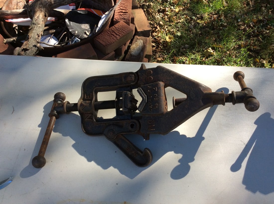 Vintage pipe vise-NYE-no 90(capacity 1/3 o 2) (1 of 1)