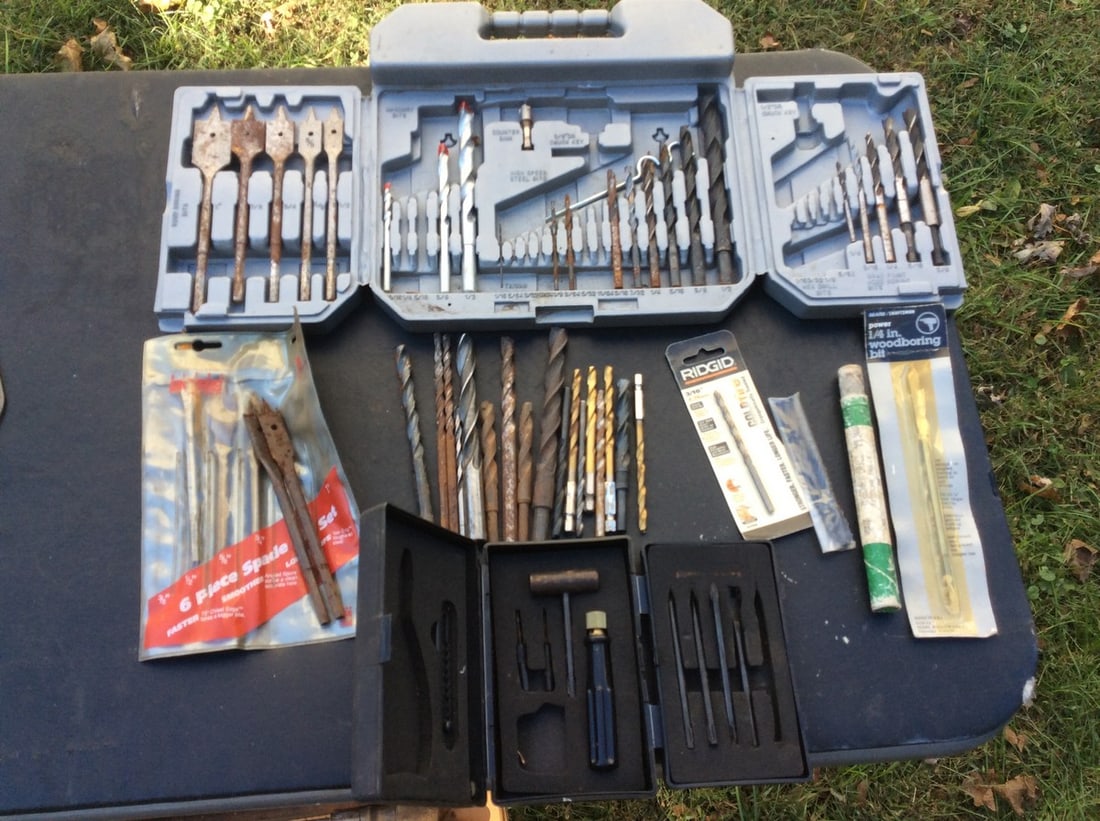 Lot of drill bits: Lot of drill bits