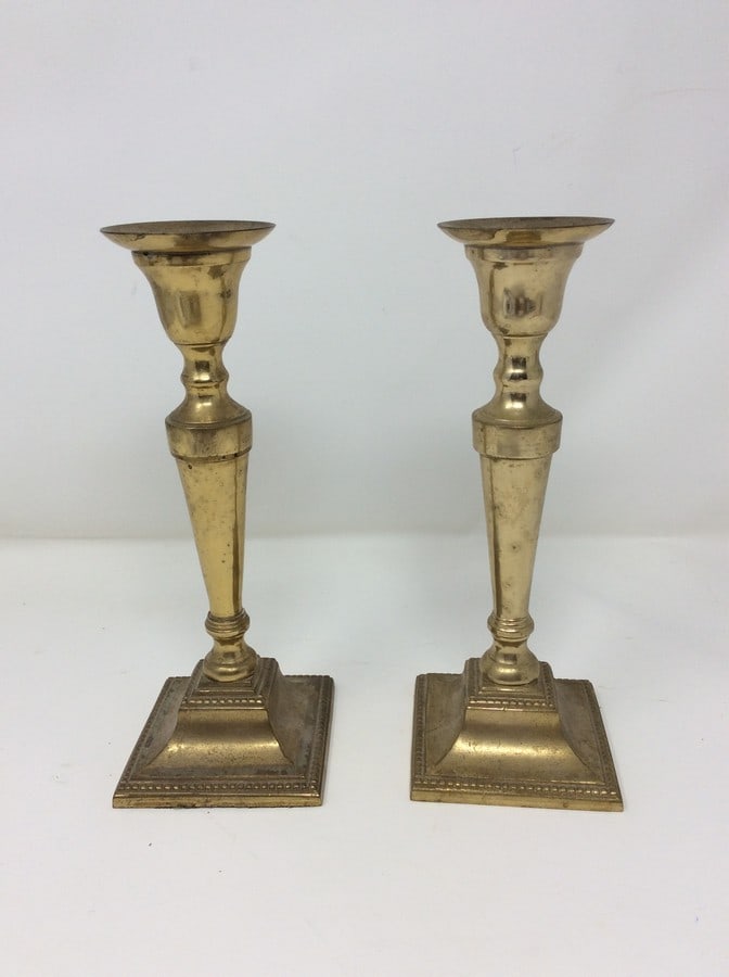 2 Brass Candlesticks (8in Tall): 2 Brass Candlesticks (8in Tall)