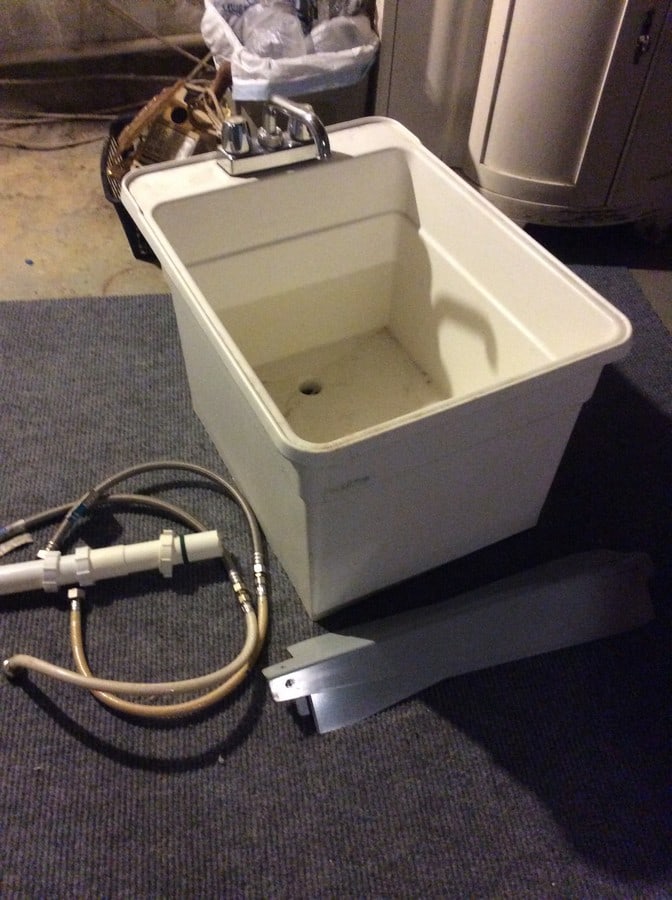 White Slop Sink (17.5inx18.5inx12.5in): White Slop Sink (17.5inx18.5inx12.5in)