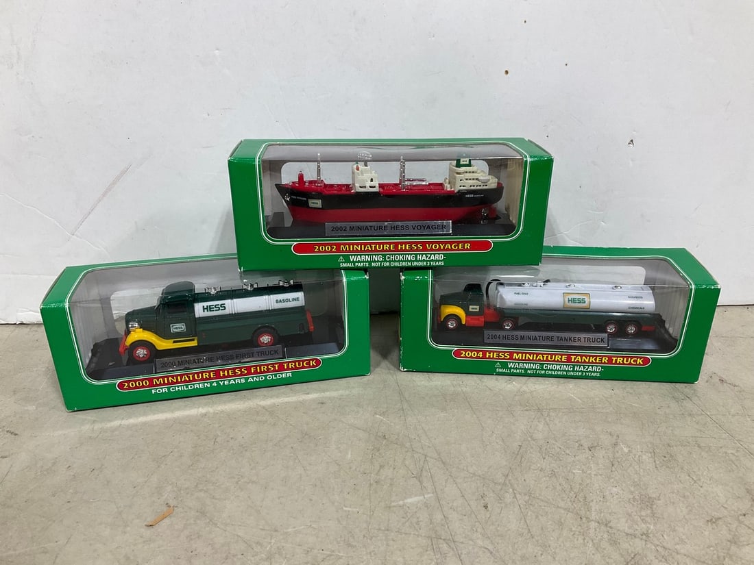 Miniature HESS collectibles(2000,2002,2004): Miniature HESS collectibles(2000,2002,2004)