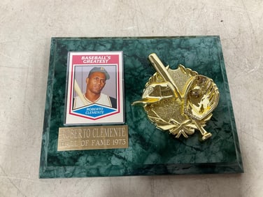1973 Roberto Clemente Hall of fame wall plaque(7in.x9in.)