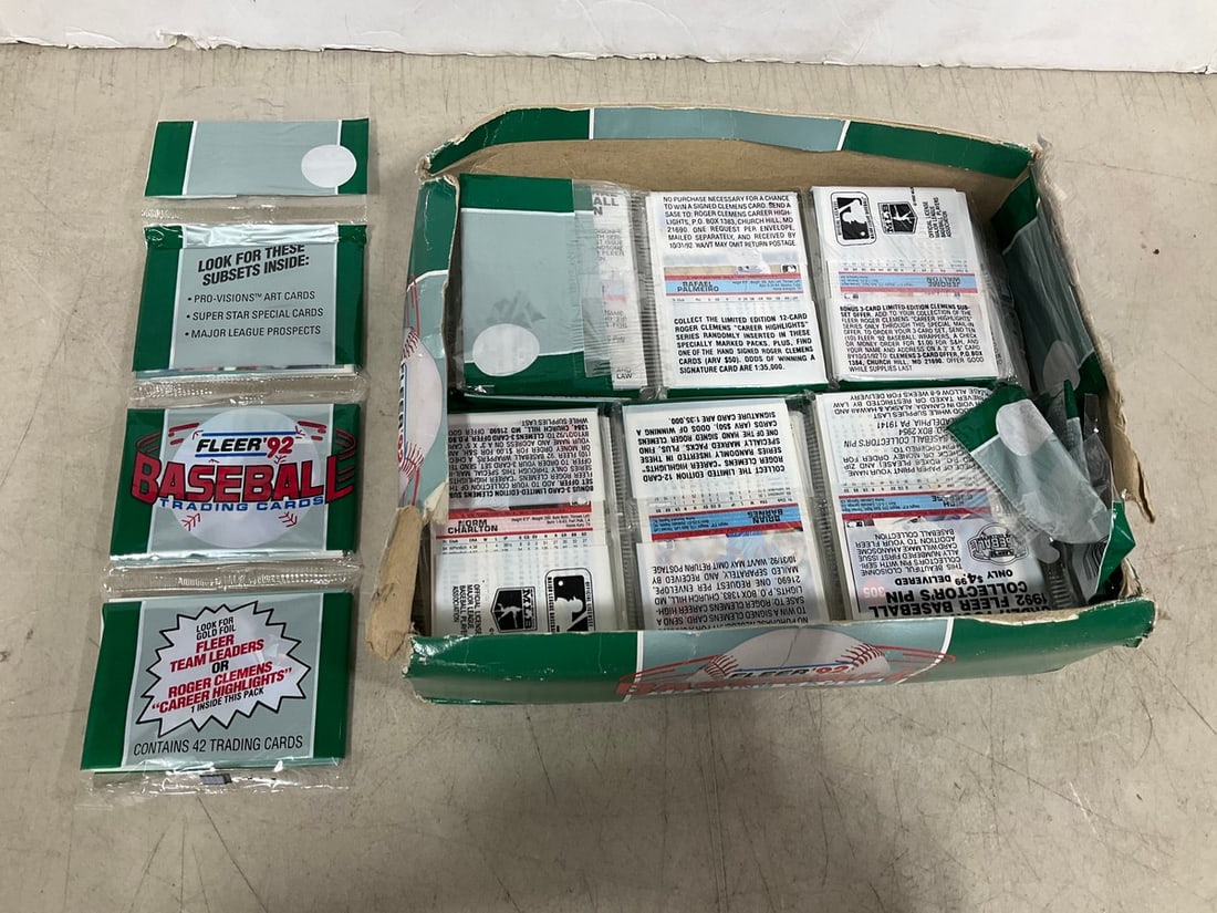 Fleer 1992 baseball trading cards (1 of 1)
