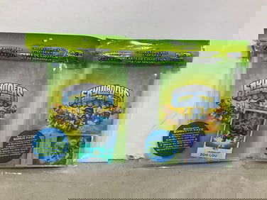 Skylanders Collector Card Starter Kit (includes album, 4 Foil Cards, 2 Packs, and more)