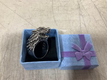 Wolf ring with box
