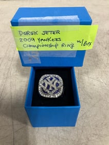 Derek Jeter 2009 Yankees championship ring in box