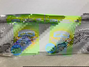 Skylanders Collector Card Starter Kit (includes album, 4 Foil Cards, 2 Packs, and more)