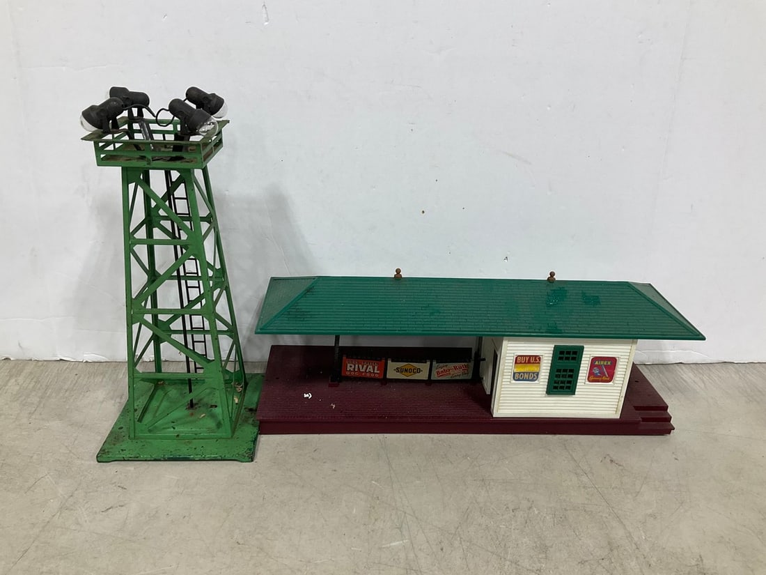 Lionel Freight Station Toy, and Flood Light Tower (12in Tall) (1 of 1)