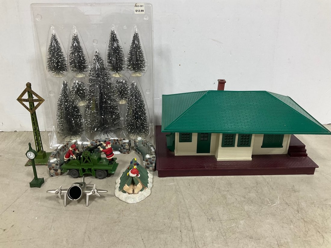 MCM Gold Trim Glasses (Tallest - 6.25in): MCM Gold Trim Glasses (Tallest - 6.25in)