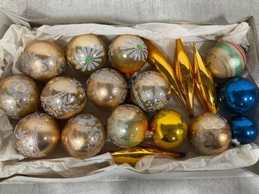 Official Corvette Pace Car Decanter (14.25in Long) *mirror and top broken*