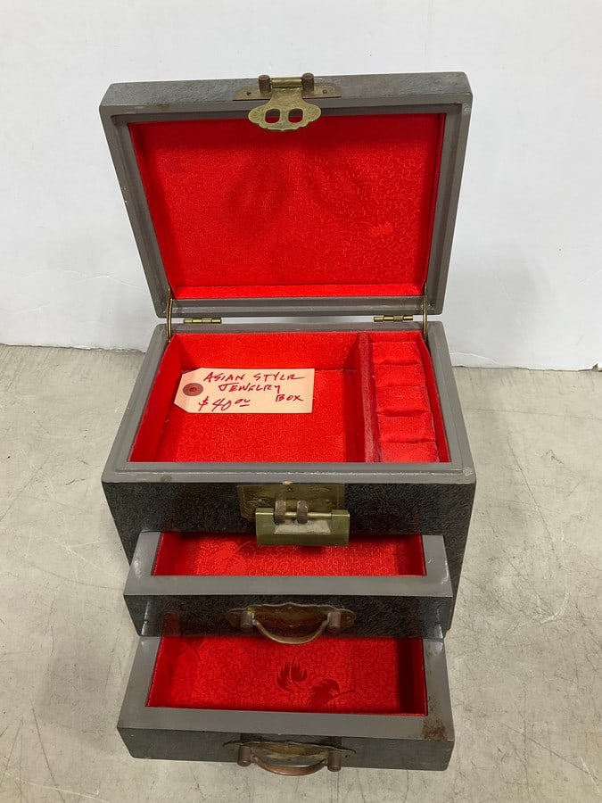 Vintage Vac u form Mattel toy (1 of 1)