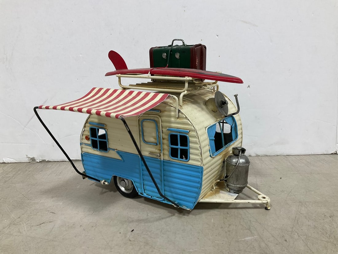Vinage Metal Model Camper (1 of 1)