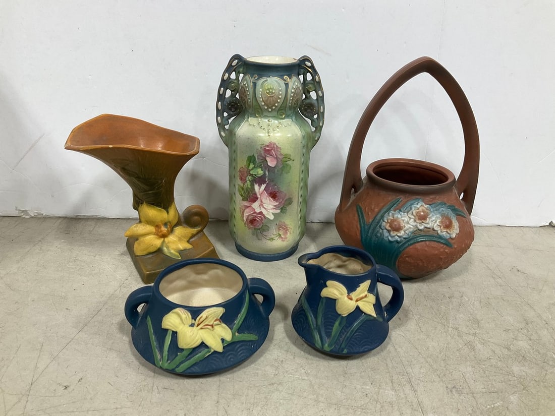 Various Roseville Ceramics (Tallest - 9in): Various Roseville Ceramics (Tallest - 9in)