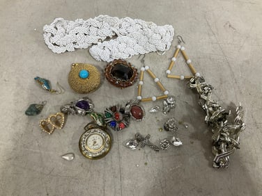 Various Costume Jewelry (Broaches, Necklace)