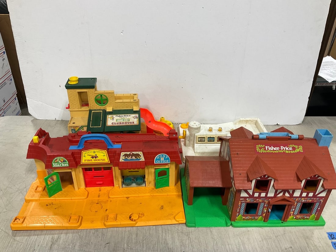 Various Fisherprice Playsets, and more (1 of 1)