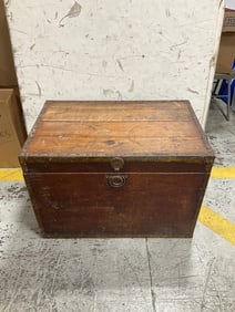 Vintage chest(31in.x19.5in.x22in.)