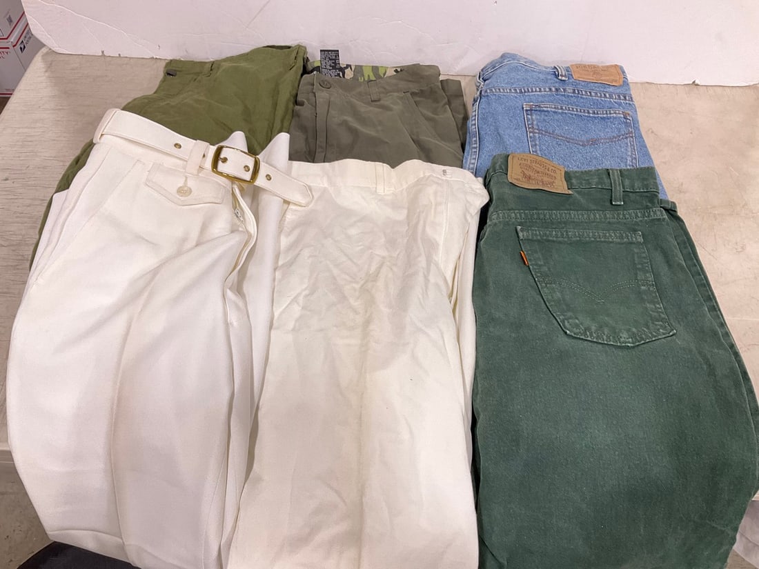 Denim jeans and pants(Jordache, Levi,, etc.-various sizes): Denim jeans and pants(Jordache, Levi,, etc.-various sizes)