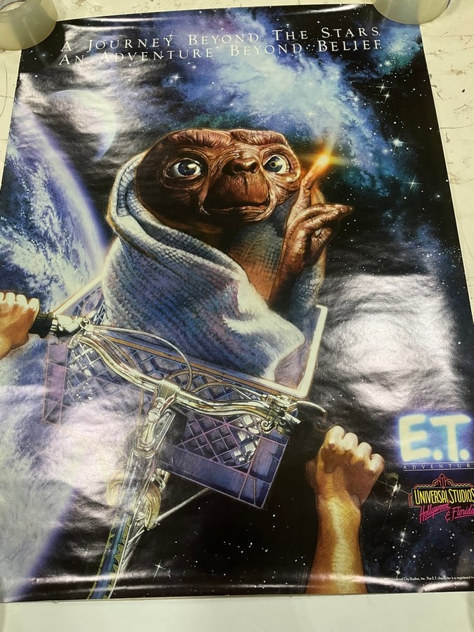 E.T. movie poster(22.5in.x30in.): E.T. movie poster(22.5in.x30in.)