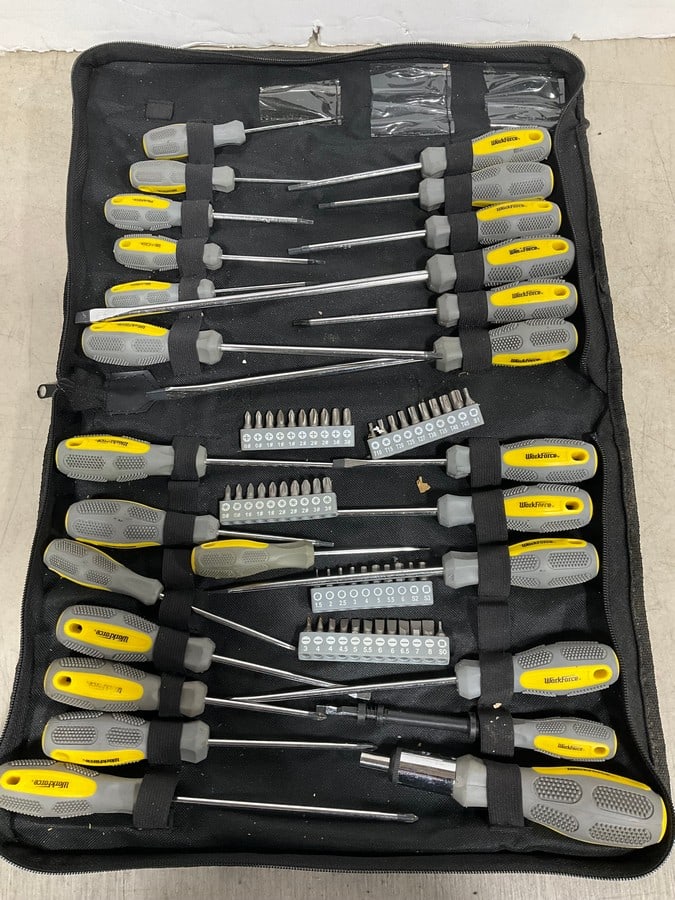 Work Force screwdriver set in carrying case (1 of 1)