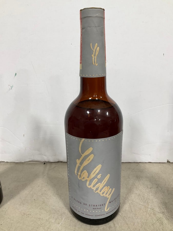1940's Holiday Blended Straight Whiskey(750mL-RARE, sealed): Any contents in bottle is Free; You are bidding on the bottle & unbroken tax stamp
