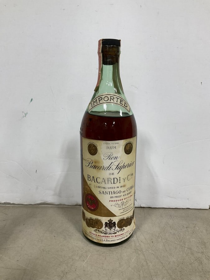 1930's/1940's Ron bacardi Santiago de Cuba(4/5 quart): Any contents in bottle is Free; You are bidding on the bottle & unbroken tax stamp