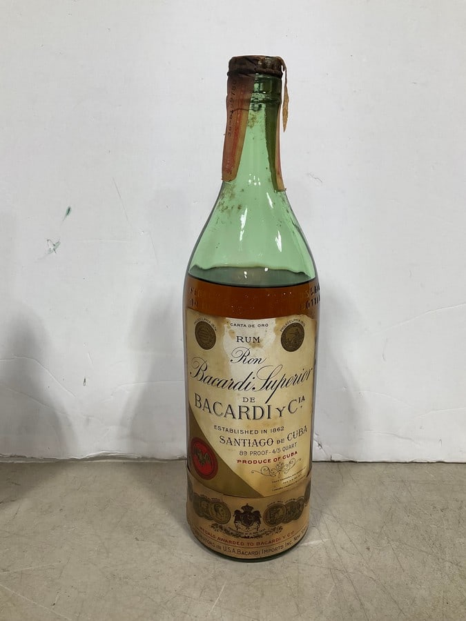 1930's/1940's Ron bacardi Santiago de Cuba(4/5 quart): Any contents in bottle is Free; You are bidding on the bottle & unbroken tax stamp