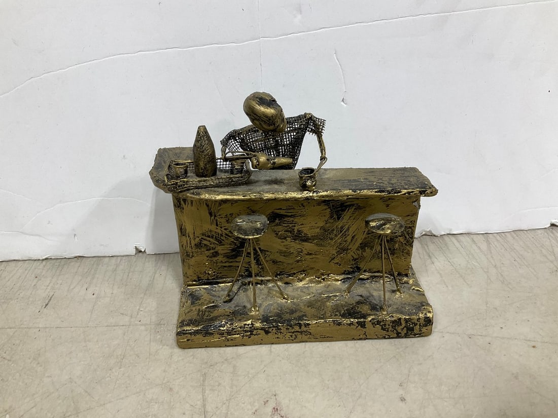Vintage artist signed mini bartender sculpture: Vintage artist signed mini bartender sculpture