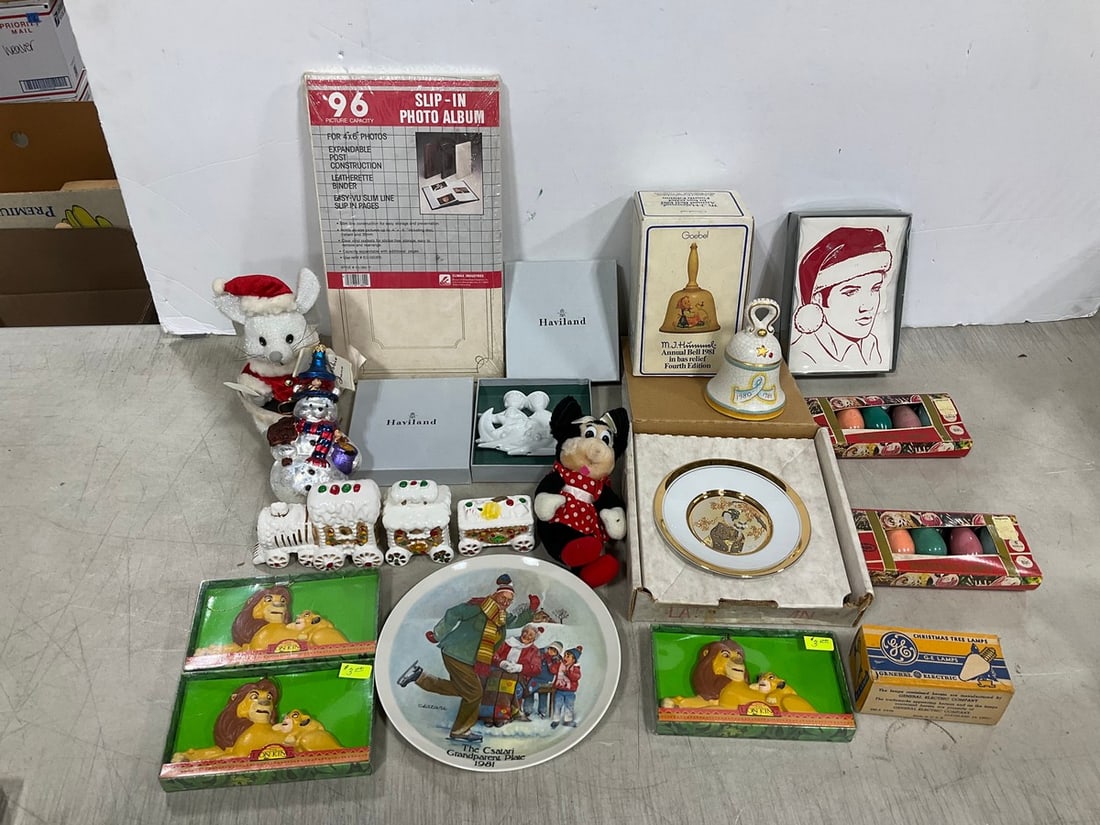 Various Christmas Decor, Ornaments, Elvis Napkins, and more: Various Christmas Decor, Ornaments, Elvis Napkins, and more
