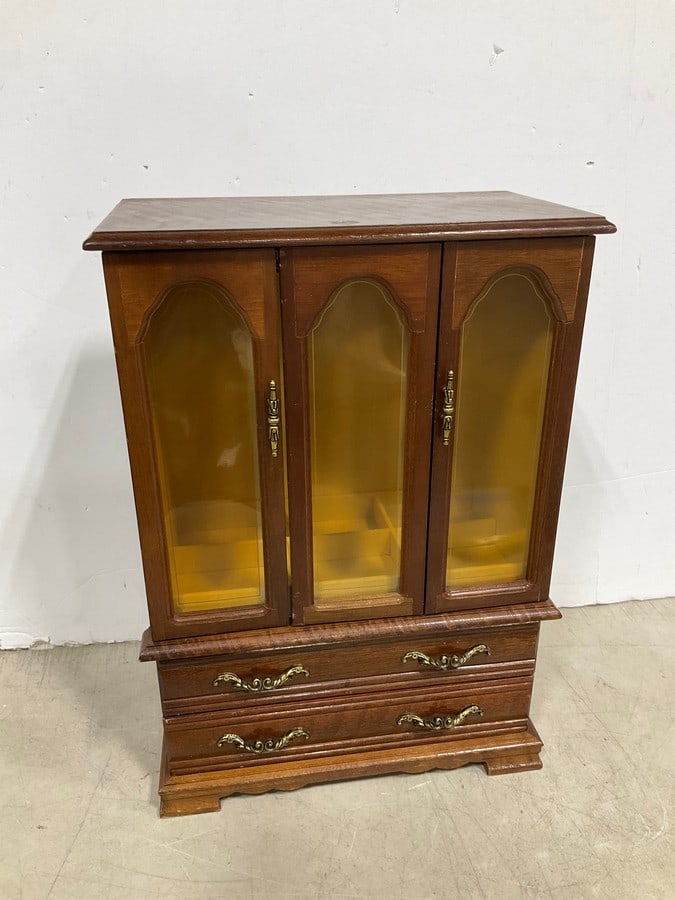 Vintage Jewelry Box (17inx11in): Vintage Jewelry Box (17inx11in)