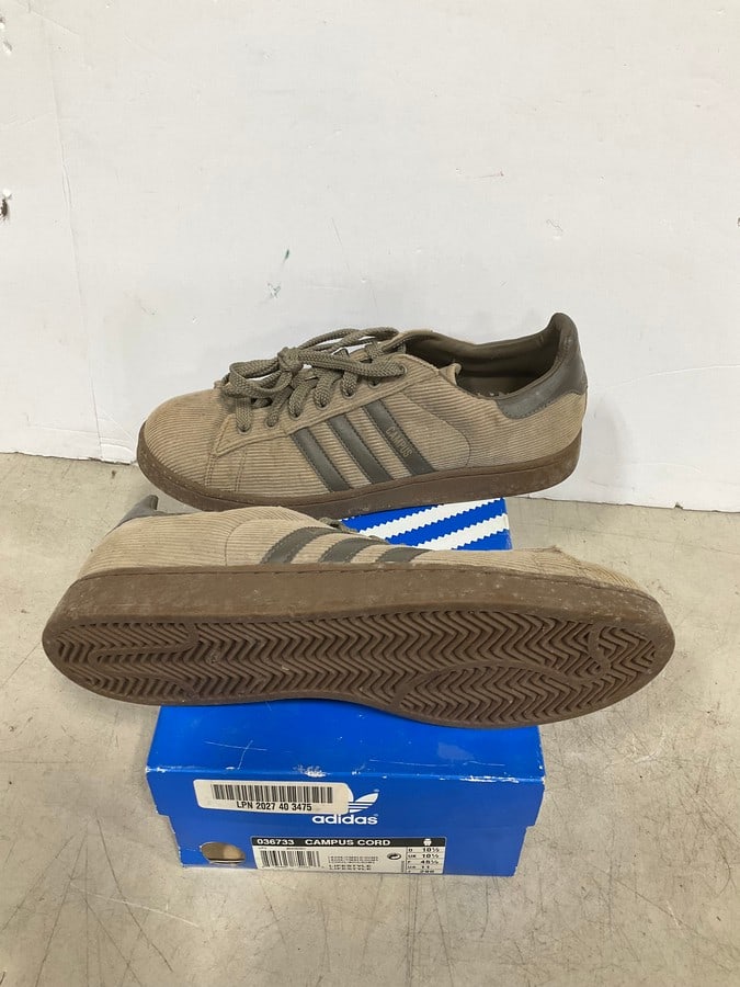 Vintage Adidas Sneakers (Size: 11): Vintage Adidas Sneakers (Size: 11)