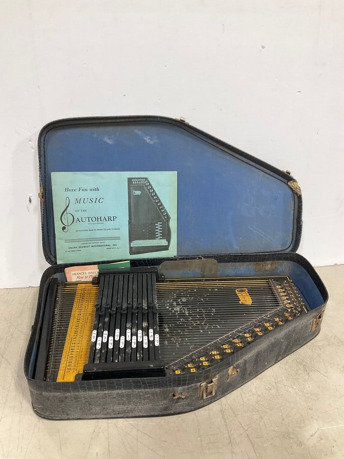 Vintage Autoharp with Manual and Case: Vintage Autoharp with Manual and Case