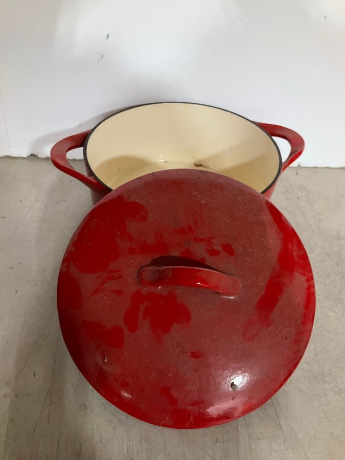 Red Cast Iron Pot with Lid (1 of 1)