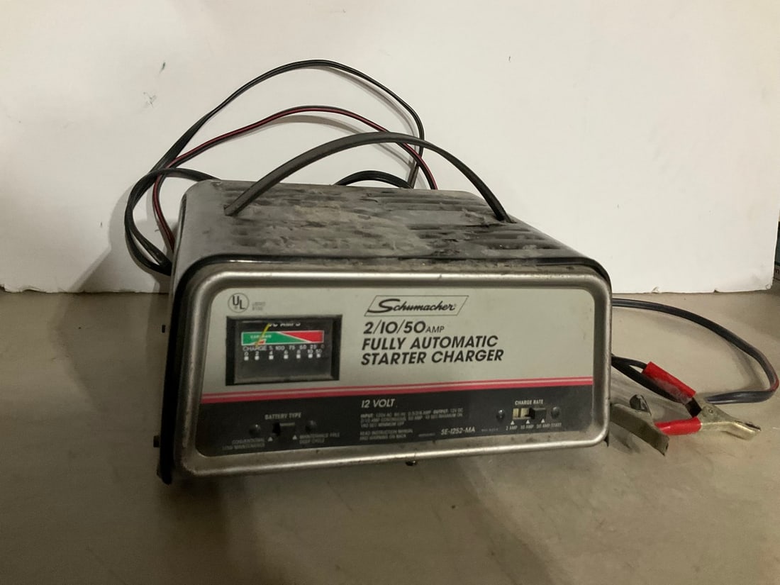 Schumacher 2/10/50AMP Fully Automatic Starter Charger (1 of 1)